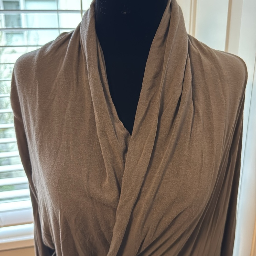 ARITZIA Community Wrapped Bamboo Top - Picture 3 of 11